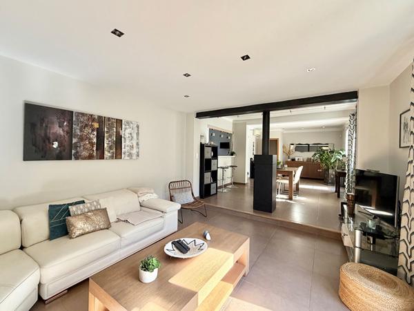VALLABREGUES - MAISON 5 PIECES - JARDIN - GARAGE - PISCINE