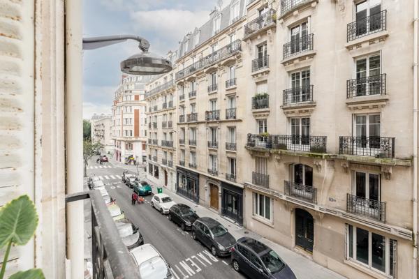 Appartement Paris 18 e - JOSEPH DE MAISTRE / MARCADET