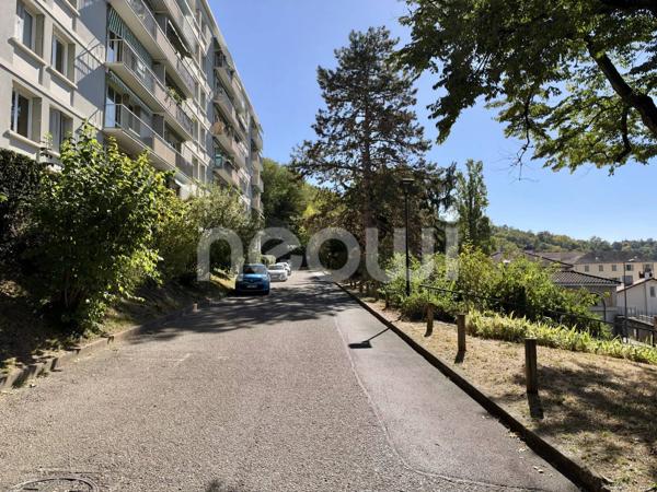 T3 traversant de 65 m² avec balcon, Cuire-le-Bas