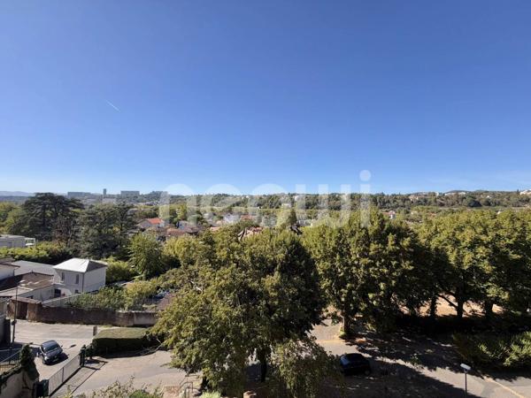 T3 traversant de 65 m² avec balcon, Cuire-le-Bas