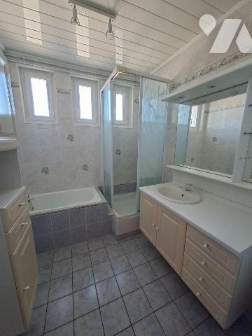 COULAINES - PROCHE COMMERCES ET TRANSPORTS
Appartement traversant, très lumineux 
au 3ème éta...