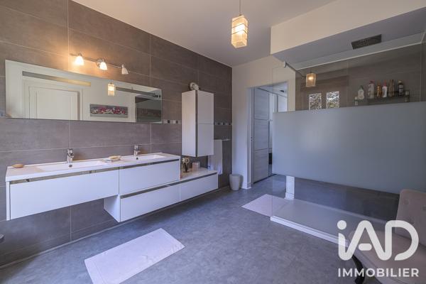 Maison à vendre 5 pièces 150 m² Saint-Seurin-sur-l'Isle
