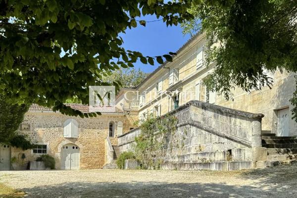 Vente exclusive : ancien domaine de cognac entièrement rénové près d’Angoulême.