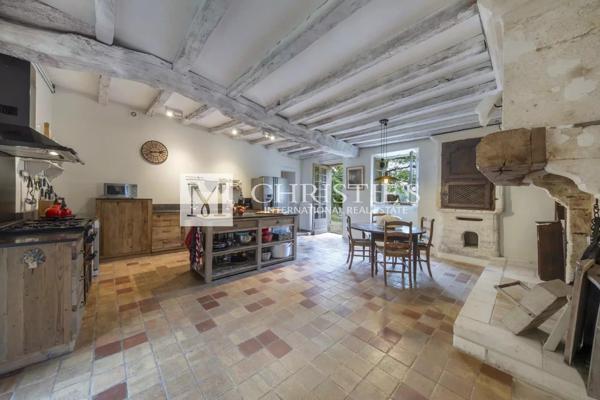 Vente exclusive : ancien domaine de cognac entièrement rénové près d’Angoulême.