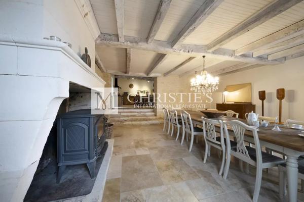 Vente exclusive : ancien domaine de cognac entièrement rénové près d’Angoulême.