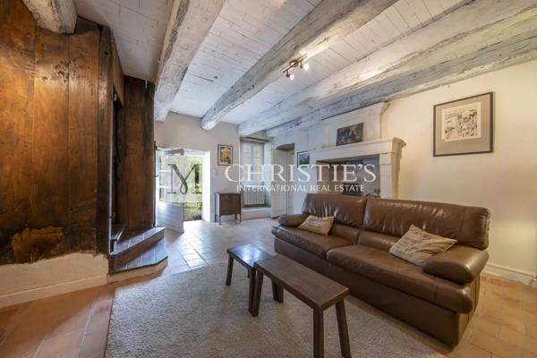 Vente exclusive : ancien domaine de cognac entièrement rénové près d’Angoulême.