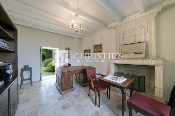 Vente exclusive : ancien domaine de cognac entièrement rénové près d’Angoulême.