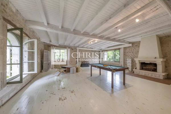 Vente exclusive : ancien domaine de cognac entièrement rénové près d’Angoulême.