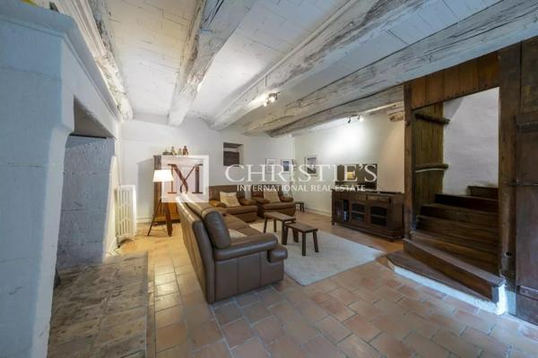 Vente exclusive : ancien domaine de cognac entièrement rénové près d’Angoulême.