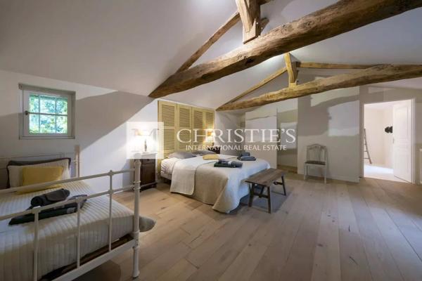 Vente exclusive : ancien domaine de cognac entièrement rénové près d’Angoulême.