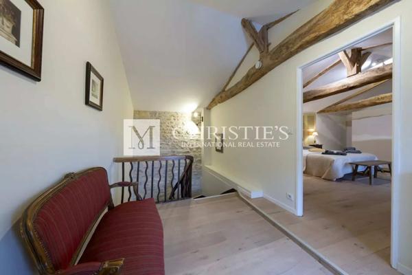 Vente exclusive : ancien domaine de cognac entièrement rénové près d’Angoulême.