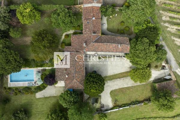 Vente exclusive : ancien domaine de cognac entièrement rénové près d’Angoulême.