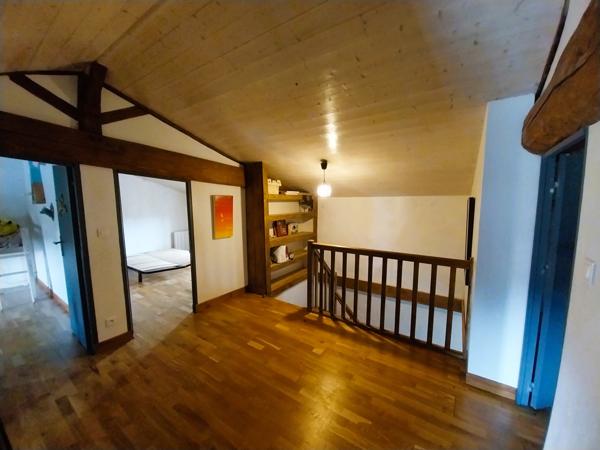 Burie (17770) RARE : Maison de ville au charme intemporel et dépendance réhabilitable avec terrain