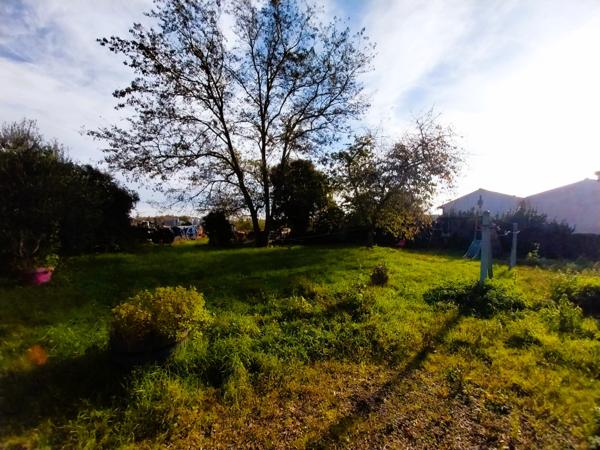 Burie (17770) RARE : Maison de ville au charme intemporel et dépendance réhabilitable avec terrain