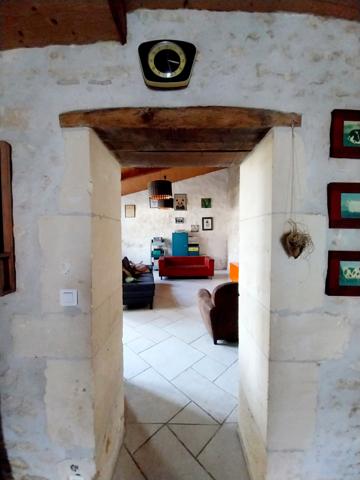 Burie (17770) RARE : Maison de ville au charme intemporel et dépendance réhabilitable avec terrain