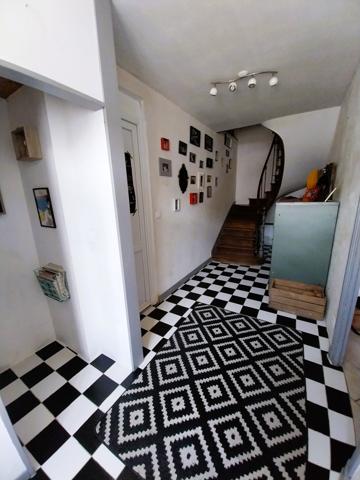 Burie (17770) RARE : Maison de ville au charme intemporel et dépendance réhabilitable avec terrain