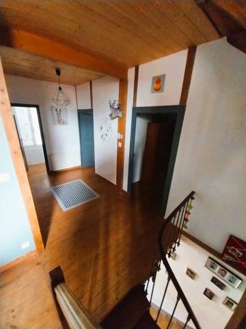 Burie (17770) RARE : Maison de ville au charme intemporel et dépendance réhabilitable avec terrain