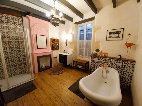 Burie (17770) RARE : Maison de ville au charme intemporel et dépendance réhabilitable avec terrain