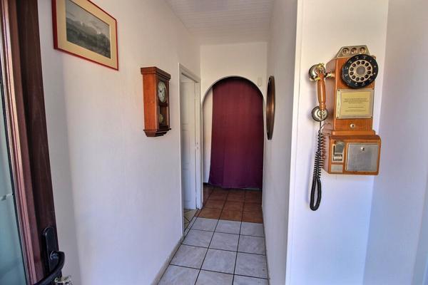 À VENDRE MAISON DE VILLAGE EN R+2 AVEC COUR DE 11 M² EN REZ-DE-CHAUSSEE