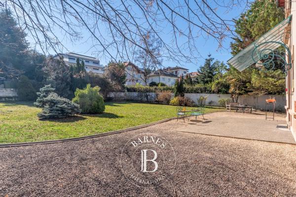 Évian-les-Bains, Maison 8 Chambres -  433 m² à vendre