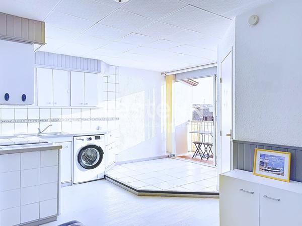Opportunité à saisir ! Charmant appartement 2 pièces de 34.93 m2 avec vue exceptionnelle sur la mer, les Salins et le Canigou, garage et piscine en option, Gruissan