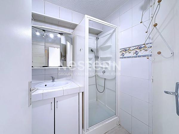 Opportunité à saisir ! Charmant appartement 2 pièces de 34.93 m2 avec vue exceptionnelle sur la mer, les Salins et le Canigou, garage et piscine en option, Gruissan