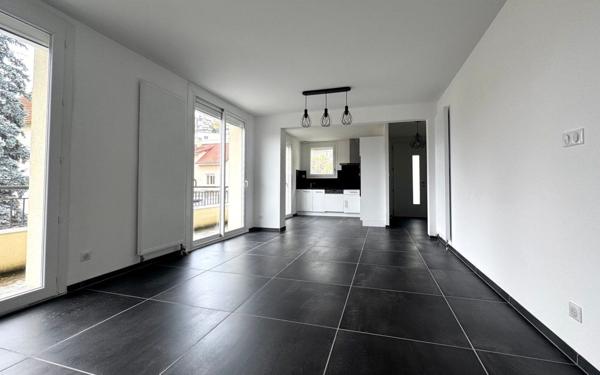 Maison à vendre    7 pièces •  Le Monastère