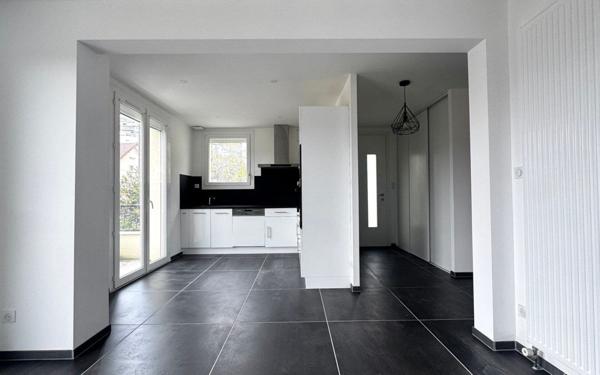 Maison à vendre    7 pièces •  Le Monastère