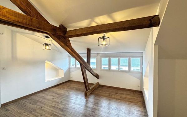 Maison à vendre    7 pièces •  Le Monastère