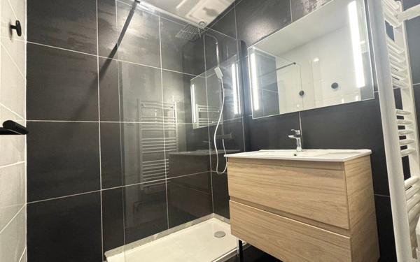 Maison à vendre    7 pièces •  Le Monastère