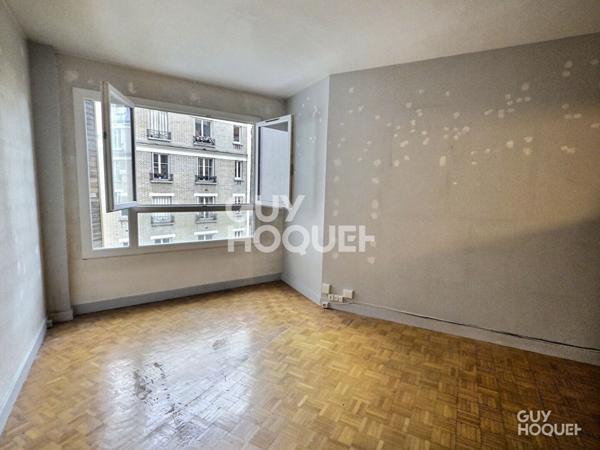 GRAND STUDIO DE 28m2 À RAFRAICHIR