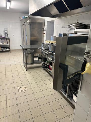 Bar-restaurant routier avec parkings PL