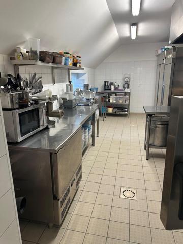 Bar-restaurant routier avec parkings PL