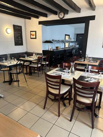 Bar-restaurant routier avec parkings PL