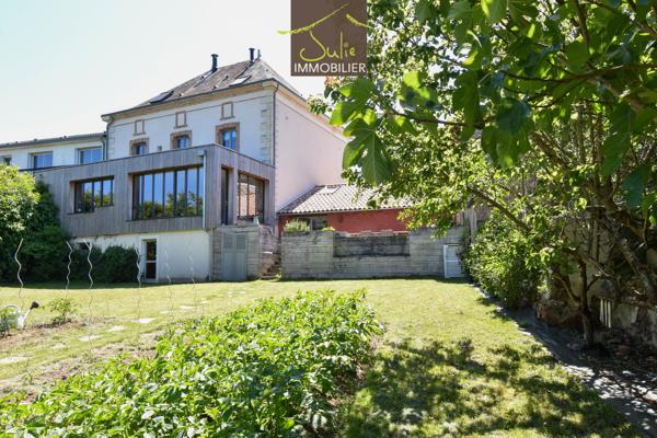 ARGENTONNAY - Maison de caractère - 270 m² hab. avec jardin
