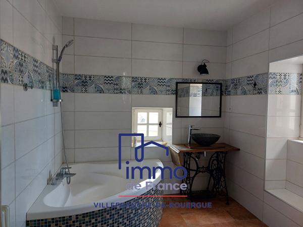 Maison du 17°, 184 m2 hab. avec garage et terrain clos