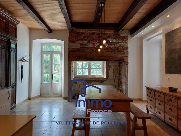 Maison du 17°, 184 m2 hab. avec garage et terrain clos