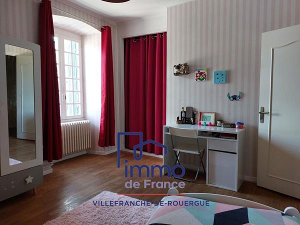 Maison du 17°, 184 m2 hab. avec garage et terrain clos