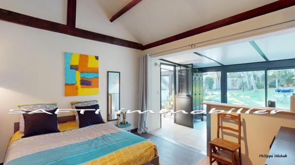 Propriété de 10 pièces, 5 chambres, 2 vérandas, piscine d'intérieur, terrain clos de 3500m2.