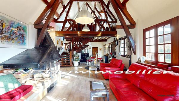 Propriété de 10 pièces, 5 chambres, 2 vérandas, piscine d'intérieur, terrain clos de 3500m2.