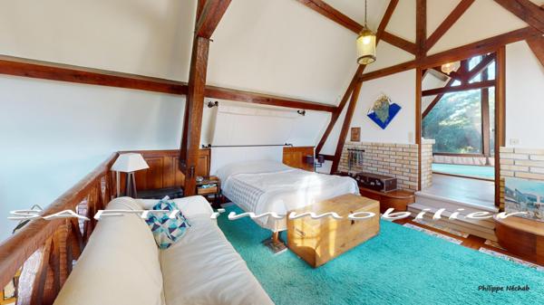 Propriété de 10 pièces, 5 chambres, 2 vérandas, piscine d'intérieur, terrain clos de 3500m2.