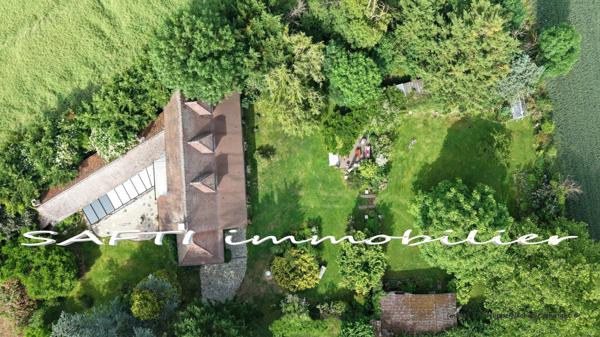 Propriété de 10 pièces, 5 chambres, 2 vérandas, piscine d'intérieur, terrain clos de 3500m2.