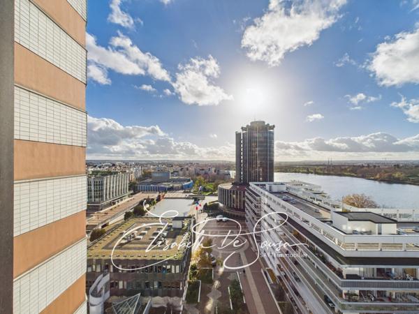 STUDIO SANS VIS A VIS DANS RESIDENCE DE STANDING