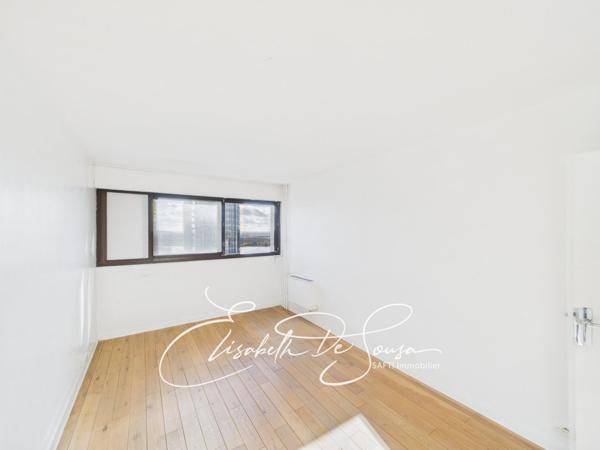 STUDIO SANS VIS A VIS DANS RESIDENCE DE STANDING