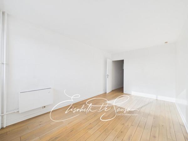 STUDIO SANS VIS A VIS DANS RESIDENCE DE STANDING