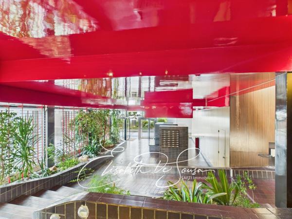 STUDIO SANS VIS A VIS DANS RESIDENCE DE STANDING