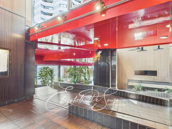 STUDIO SANS VIS A VIS DANS RESIDENCE DE STANDING