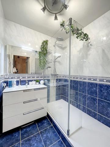 Superbe T3 dernier étage Lumineux avec Piscine et Parking