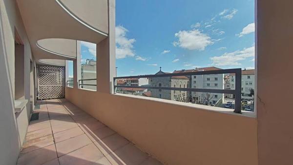 F1 MEUBLE RENOVE AVEC GARAGE