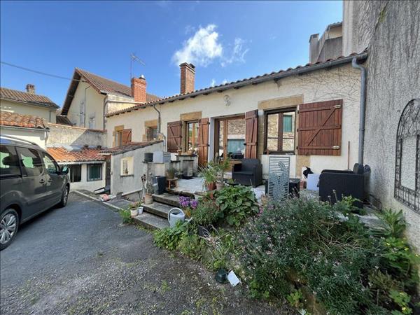 Maison à vendre |  Confolens |  5 pièces | 225 m²